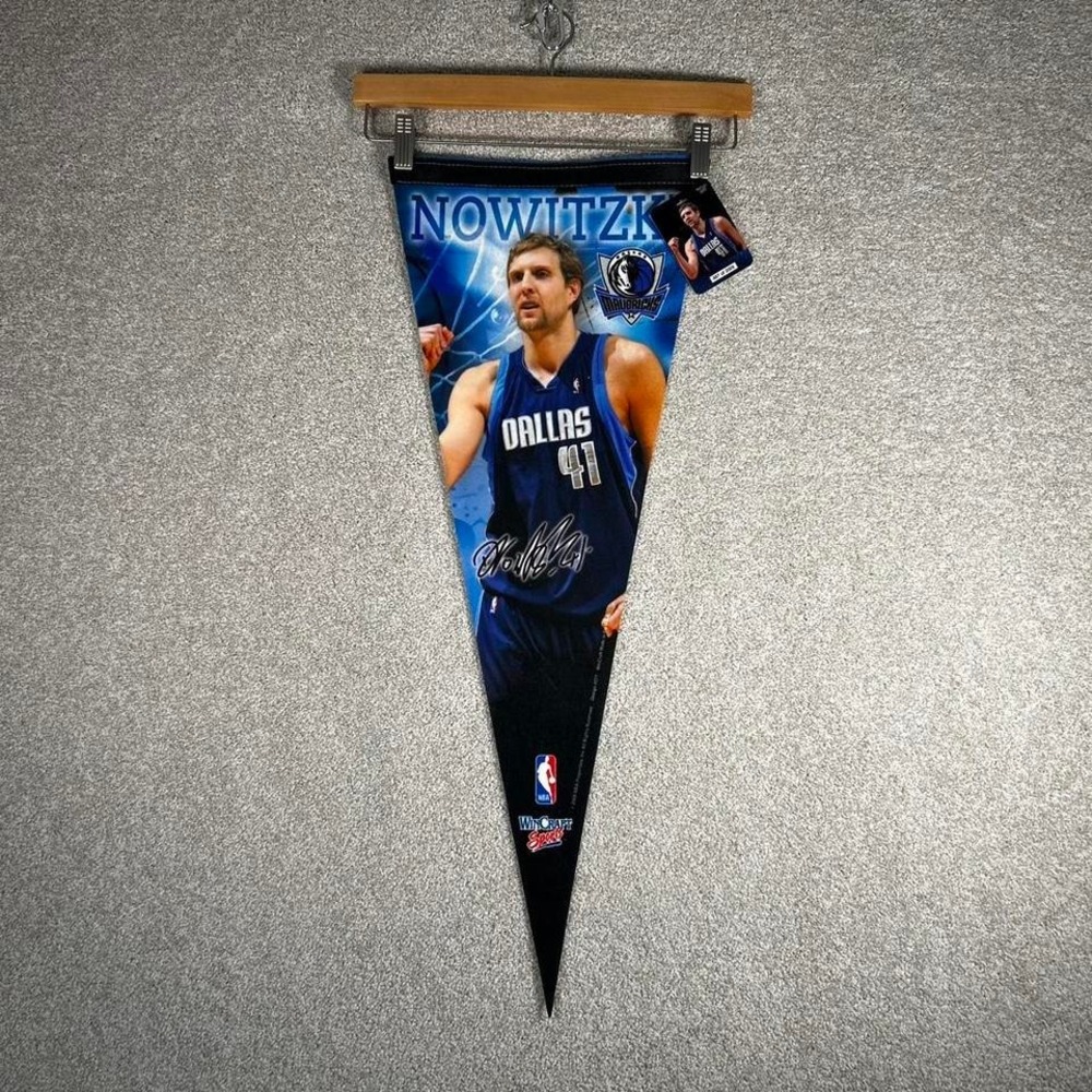 Vintage Dallas Mavericks Dirk Nowitzki pennant